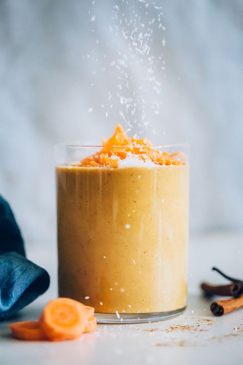 CREAMY Carrot Cake Smoothie! 5 minutes, 7 ingredients, 1 blender, wholesome yet satisfying! #smoothie #carrotcake #plantbased #glutenfree #recipe #minimalistbaker Carrot Cake Smoothie, Glutenfree Recipe, Blender Smoothie, Best Smoothie, Smoothies With Almond Milk, Refreshing Snacks, Baked Carrots, Fluid Mechanics, Creamy Smoothies