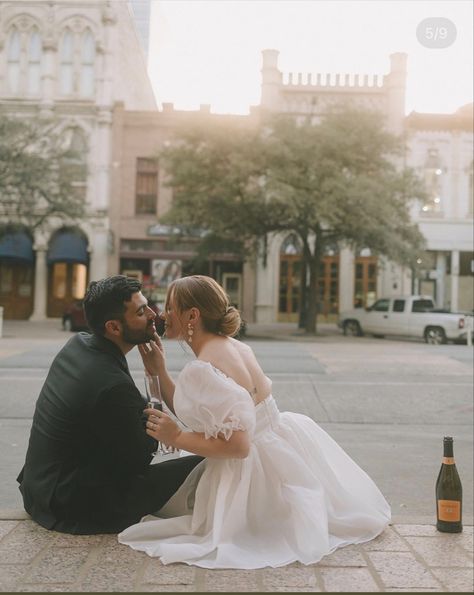 Movie Theater Date, Courthouse Wedding Photos, Engagement Picture Outfits, Couple Engagement Pictures, City Engagement Photos, Engagement Pictures Poses, Anniversary Photoshoot, Wedding Court, Downtown Austin