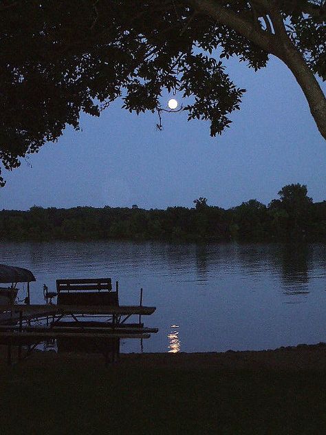 Full moon over the lake! Midnight Lake Aesthetic, Life At The Lake, Dark Lake House, The Lakes Aesthetic, Lakes At Night, Nighttime Landscape, Lake Aesthetics, Strange Attractor, Moon Scenery