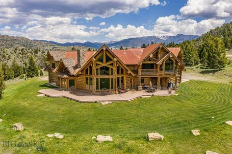 Dream House: Montana Log Cabin Ranch (13 Photos) - Suburban Men Log Ranch House, Montana Log Cabin, Montana Ranch House, Log Cabin House, Dream Ranch, Montana House, Riding Arena, Montana Ranch, Riding Arenas