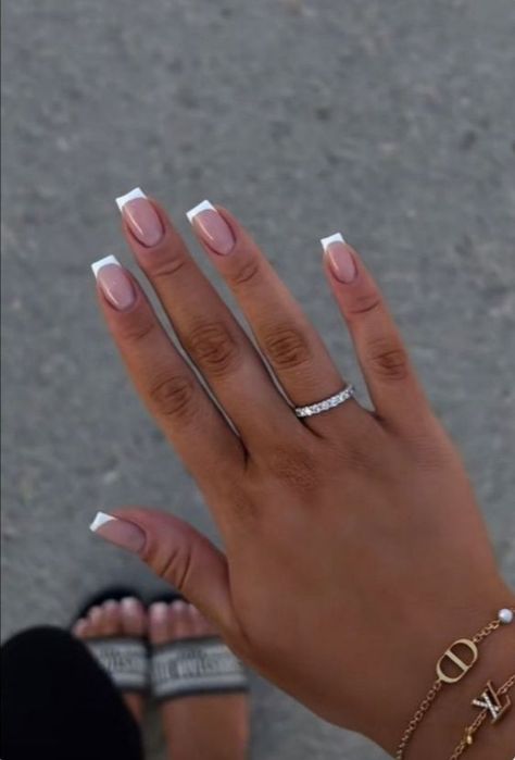 French Nails Inspo Short, Summer White French Tip Nails, Nails Ideas White French, White Short French Tips, Summer Nail French Tips, French Tip Pattern Nails, Unique White French Tip Nails, Nail Inspo Short French, White French With Design