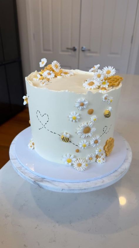 How Much Should I Charge For This Cake? | Hey all! I LOVE this page for advice 🥰 | Facebook Honey Bee Birthday Cake Ideas, Bee And Flower Birthday Cake, Mommy To Bee Cookies, Sweet As Can Bee Cake, First Bee Day Party Cake, Honey Themed Cake, Bee Themed Birthday Party Food, Bumble Bee Cake Ideas, Honey Bee Birthday Cake