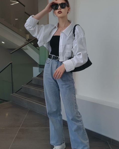 White Collared Button Up Shirt Outfit, Cute Outfits With White Button Up Shirt, Loose White Shirt Outfit Women, Crop White Shirt Outfit, White Crop Shirt Outfit, Cropped White Shirt Outfit, Semi Formal Outfits For Women Summer, Camisa Crop Top Outfit, Style With White Shirt