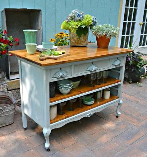 Dishfunctional Designs: Upcycled: Awesome Kitchen Islands Made From Old Dressers Portable Shelves, Butcher Block Island Kitchen, Cheap Office Furniture, Diy Kitchen Table, Regal Design, Diy Kitchen Island, Diy Furniture Easy, Old Dressers, Diy Furniture Table