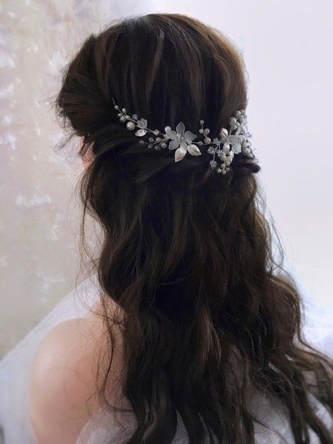 Yule Ball Hairstyles, Cute Wedding Hairstyles, Pearl Bridal Headpiece, Crystal Bridal Headpiece, Wedding Hairpiece, Wedding Hair Half, Hair Vine Bridal, Beautiful Bridal Hair, Wedding Hair Vine