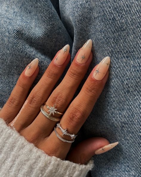 Cute Almond Nails, Nye Nails, Milky Nails, Almond Nails Designs, Pearl Nails, Sparkle Nails, Star Nails, Neutral Nails, Silver Nails