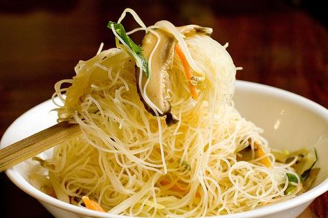 Basic Mei Fun Mai Fun Noodles Recipe, Vegetable Mei Fun Recipe, Mei Fun Noodles, Mei Fun Recipe, Mai Fun, Taking Pictures Of Food, Mei Fun, Chinese Buffet, Pictures Of Food