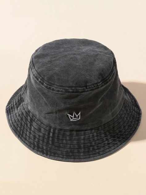 Cute Bucket Hats, Minimal Shirt Design, Bucket Hat Outfit, Bucket Hat Fashion, Funky Hats, Hat Aesthetic, Stylish Caps, Bucket Hat Black, Fall Hats