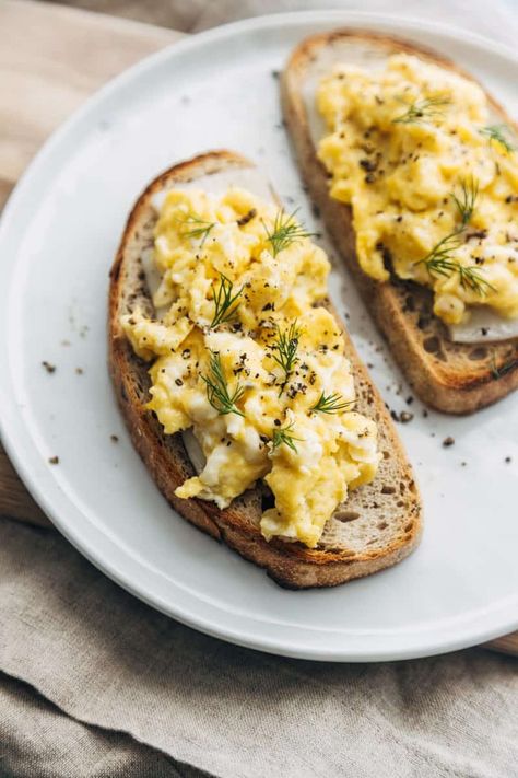 Classic Scrambled Egg & Cheese Toast Pastrami Sandwich Recipe, Eggs Sandwich, Egg Toast Breakfast, Breakfast Eggs Scrambled, Egg On Toast, Sourdough Toast, Scrambled Eggs Recipe, Recipe For Breakfast, Egg Cheese