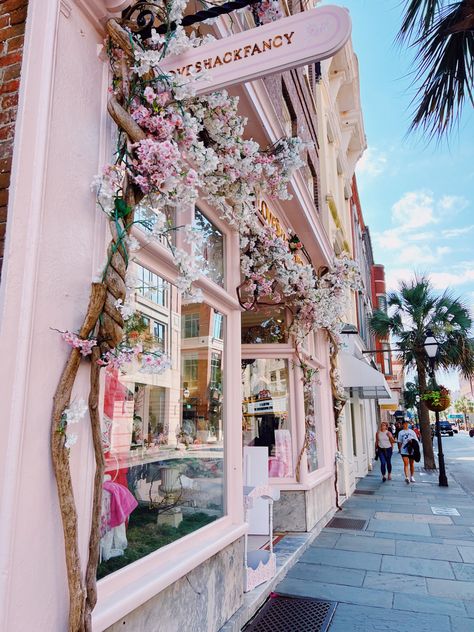 Loveshackfancy Aesthetic, Loveshack Fancy, Charleston Vacation, Style College, College Of Charleston, Charleston Travel, Love Shack Fancy, Summer Shopping, Charleston Homes