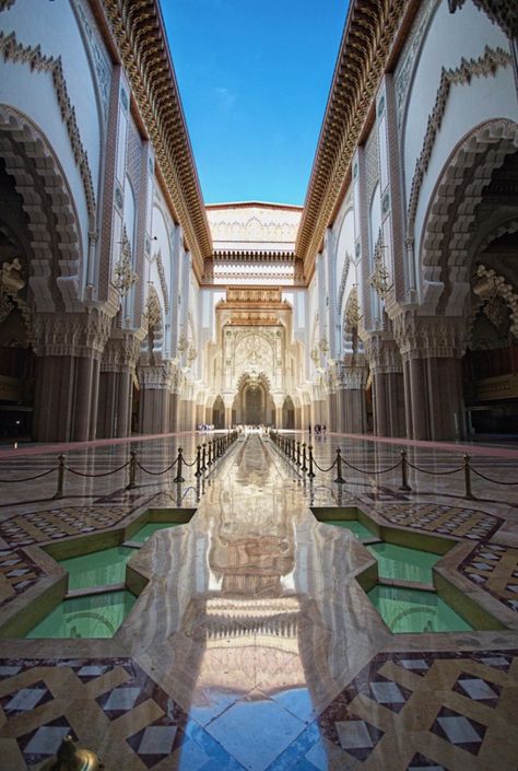 Medina Saudi Arabia, Hassan Ii Mosque, Sultan Qaboos Grand Mosque, Hassan 2, Moroccan Aesthetic, Sultan Qaboos, Moroccan Lounge, Sheikh Zayed Grand Mosque, Casablanca Morocco