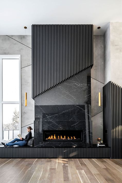 Fireplace Modern Design, Design Camino, Interior Design Per La Casa, Black Fireplace, Living Room Decor Fireplace, Dekorasi Kamar Tidur, Contemporary Fireplace, Tv Wall Design, Home Fireplace