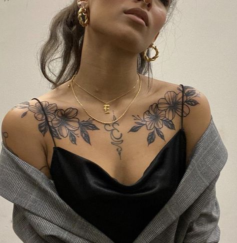 Pretty Tattoo Ideas, Collar Tattoo, Shoulder Cap Tattoo, Clavicle Tattoo, Symmetrical Tattoo, Pretty Tattoo, Bone Tattoos, Muster Tattoos, Hi Hello