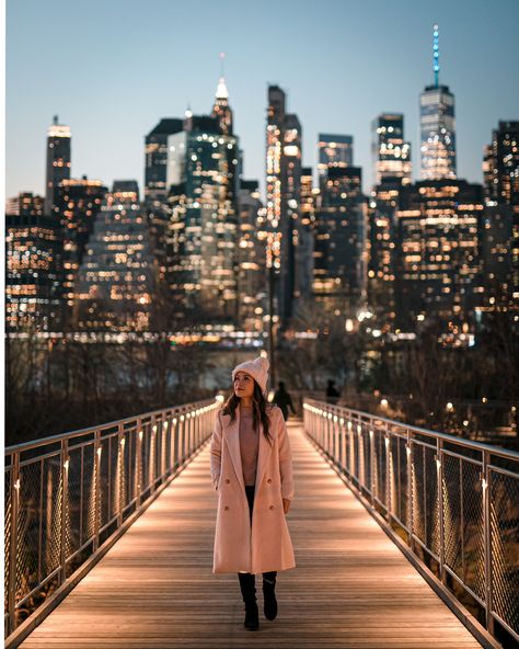 Nyc Photoshoot Ideas Winter, Squibb Park, New York Picture Ideas, Art Museum Outfit, New York Photo Ideas, Nyc Photo Ideas, Photographie New York, Nyc 2023, Nyc Pics