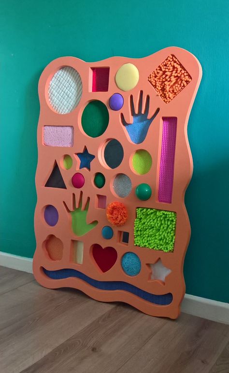 Interactive Sensory Wall, Preschool Sensory Wall, Daycare Baby Room Ideas Infants, Sensory Bulletin Board, Sensory Board Ideas, Diy Sensory Wall, Sensory Walls, Sensory Materials, Diy Sensory Toys