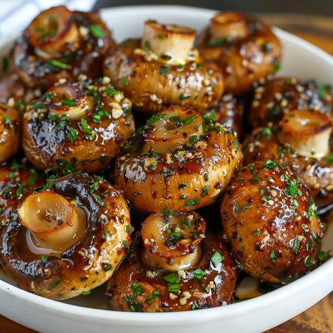 Steakhouse Garlic Butter Mushrooms Recipe Stuff Mushrooms Recipes, Lotr Snacks, Fresh Mushrooms Recipes, Mushroom Side Dish, Cooked Mushrooms, Mushroom Dishes, Garlic Mushrooms Recipes, Butter Mushrooms, Mushrooms Recipes