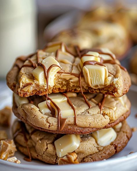 White Chocolate Caramel Drizzle Cookies Recipe - optimal recipes White Chocolate Caramel, Chocolate Caramel Cookies, Gooey Caramel, Gooey Cookies, Caramel Drizzle, Cream Pies, Cream Cheese Muffins, Caramel Cookies, Banana Cream Pie