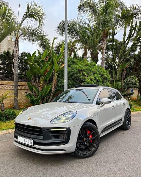 Porsche Suv, Porsche Macan Gts, Mom Car, Lux Cars, Car Goals, Porsche Macan, Getaway Car, Classy Cars, Fancy Cars