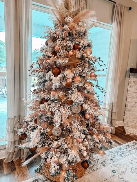 Christmas Tree With Pampas, Blush And Gold Christmas Tree, Christmas Tree Pampas, Blush And Gold Christmas, Boho Christmas Tree, Christmas Farm, Blush Gold, Gold Christmas Tree, Boho Christmas