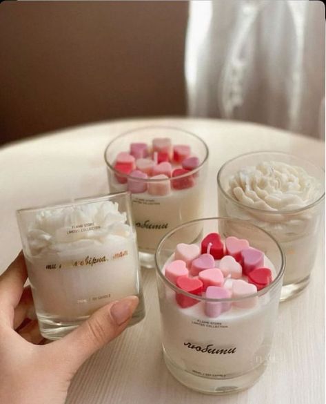 Diy Unique Candles, Candle Making Recipes, Handmade Candles Diy, Diy Candles Homemade, Wax Candles Diy, Soya Mumu, Sweet Candles, Valentine Candles, Homemade Scented Candles