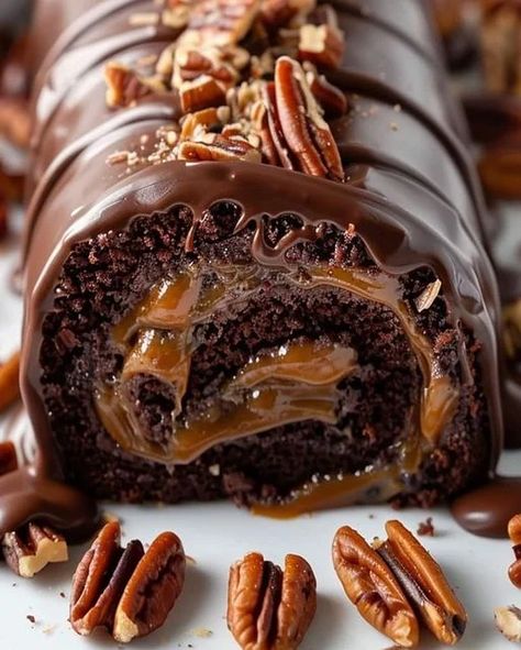 Indulge in the best Gooey Chocolate Caramel Turtle Cake Roll recipe. Easy to make, this dessert is perfect for chocolate and caramel lovers. Christmas Cake Roll, Chocolate Roll Cake, Cake Roll Recipes, Turtle Cake, Chocolate Roll, Christmas Foods, Crunchy Pecans, Roll Cake, Chocolate Caramel