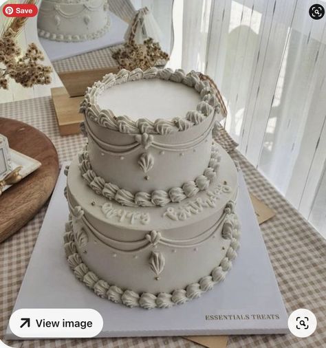 Vintage Cake Design Aesthetic, Tiered Cake Ideas, Vintage Cake Simple, Vintage Cake Design Birthdays, Tortas Aesthetic Vintage, Cakes Aesthetic Vintage, Simple Vintage Cake, White Vintage Cake, Cake Aesthetic Birthday