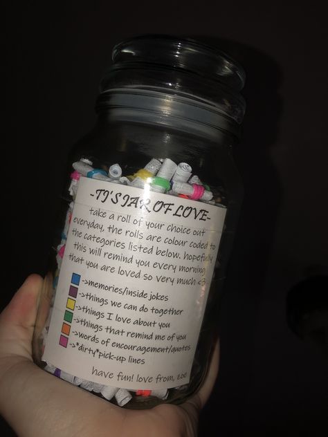 jar of love / open when / 365 jar / boyfriend / girlfriend / gift / relationship / jars / jar ideas / love Girl Presents, 365 Jar, Kartu Tarot, Handmade Gifts For Girlfriend, Diy Christmas Gift Ideas, Handmade Gifts For Boyfriend, Diy Best Friend Gifts, Birthday Gifts For Boyfriend Diy, Diy Birthday Gifts For Friends