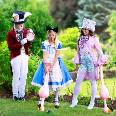 Group Halloween Costume Ideas, Alice Halloween, Alice In Wonderland Outfit, Best Group Halloween Costumes, Old Halloween Costumes, Iconic Halloween Costumes, Alice In Wonderland Diy, Alice Costume, Alice Cosplay