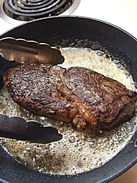 How to Pan Fry the Perfect Steak: One of my favorite meals to cook for myself is a pan fried steak. Steak is a tricky food to get right, but I have perfected my method for cooking one. This step-by-step instruction will explain in detail how to pan fry a steak for yourself. This ... How to Pan Fry the Perfect Steak - This steak is surprisingly easy to prepare as long as you properly prepare and follow each step. #foodphotography #foodgallery #foodgraphy #foodnation #recipeoftoday #recipefordisas Steak Recipes Pan, Steak On Stove, Pan Fry Steak, Seared Salmon Recipes, Skirt Steak Recipes, Cook Steak, Ny Strip Steak, Cooking The Perfect Steak, Steak Tips