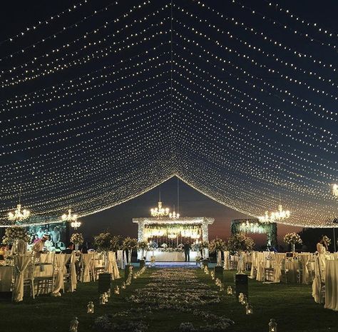 Cocktail Outdoor Party, Open Decoration For Wedding, Lights Decoration For Wedding, Outdoor Wedding With Canopy, Wedding Party Decorations Outdoor, Night Reception Decoration, Open Area Wedding Decoration, Engagement Night Decorations, Night Time Wedding Decor