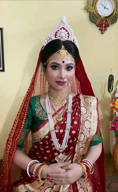 Bengali Bride Saree, Bengali Wedding Dress, Haldi Look For Bride, Jyotish Remedy, Bengali Fashion, Bride Saree, Wedding Wishlist, Bride Entry, Bridal Art