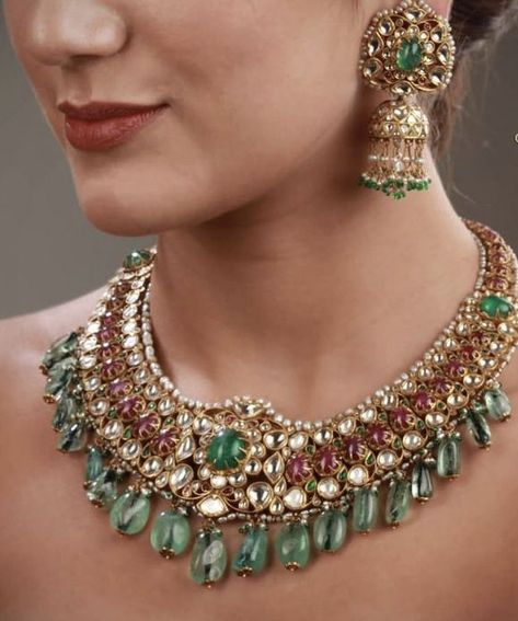 Jadau Jewellery Traditional Gold, Latest Necklace Designs Gold, Kundan Polki Necklace, Overall Aesthetic, Vintage Indian Jewelry, Bridal Necklace Designs, Choker Necklace Designs, Beautiful Gold Necklaces, Gold Necklace Indian Bridal Jewelry