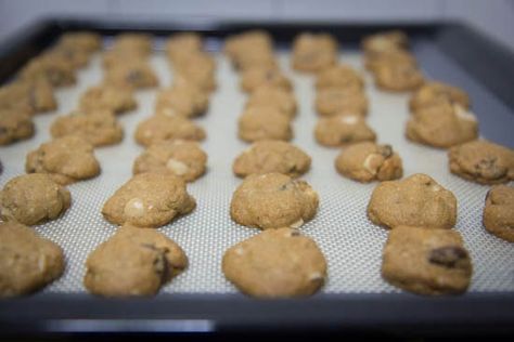 This Cookie Recipe is similar to but better than Famous Amos Cookies Famous Amos Cookie Recipe, Light Cookies, Raya Cookies, Famous Amos Cookies, Famous Amos, Cookie Corner, Coconut Chocolate Chip Cookies, Recipes List, Toffee Chips