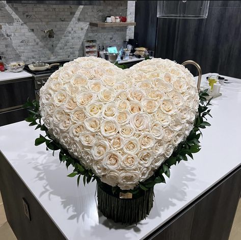 Luxury Flower Bouquets, Money Flowers, Fancy Flowers, Lululemon Outfits, Diy Balloon Decorations, Gift Bouquet, Beach Wedding Decorations, Flower Arrangements Diy, Flower Therapy