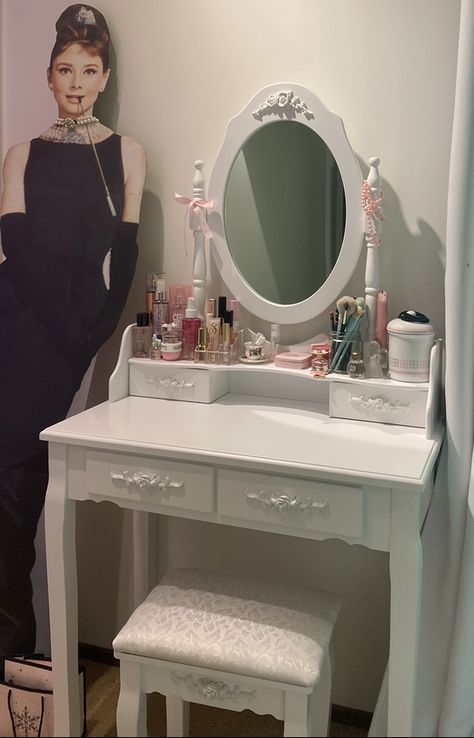 Vanity Mirror Coquette, Coquette Vanity, Bedroom Vanity Set, Vanity Inspiration, Girls Vanity, Pastel Room, Pinterest Room Decor, Girly Room, Room Goals