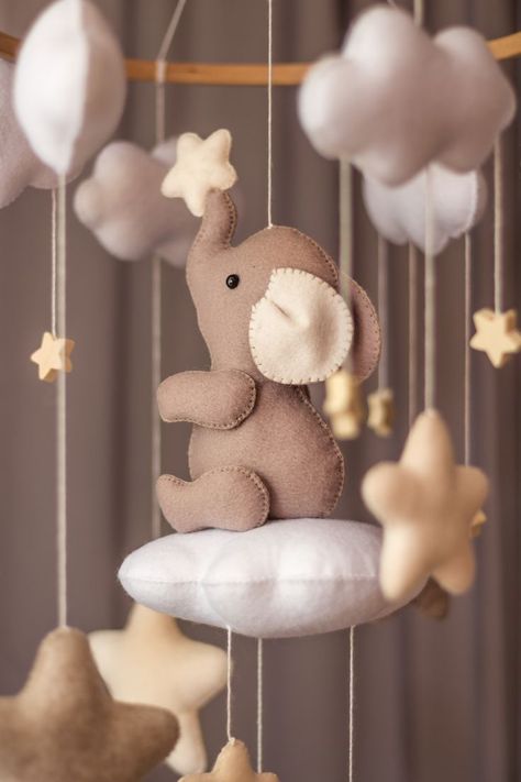 Neutral Baby Room, Elephant Baby Mobile, Diy Baby Mobile, Baby Room Neutral, Baby Elefant, Baby Room Inspiration, Baby Crib Mobile, Nursery Baby Room, Baby Diy