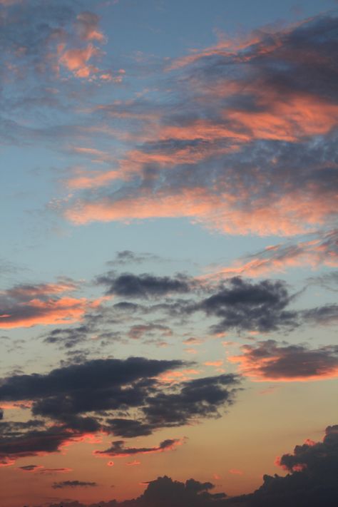 Evening Vibes Aesthetic, Evening Clouds Sky, Evening Clouds, Aesthetic Clouds, Instagram Captions Clever, Clouds Sunset, Instagram Editing Apps, Moon Clouds, Editing Apps