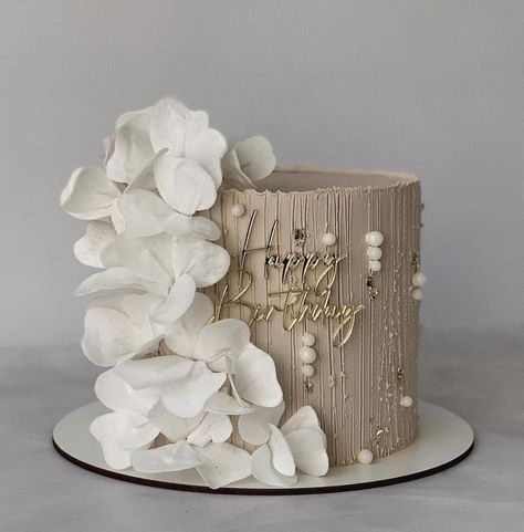 50th Birthday Cake For Women, Birthday Cake For Women Elegant, Birthday Cake For Women Simple, Birthday Cake For Mom, Birthday Cake Decorating Ideas, Vintage Birthday Cakes, Happy Birthday Decor, Elegant Birthday Cakes, Custom Birthday Cakes