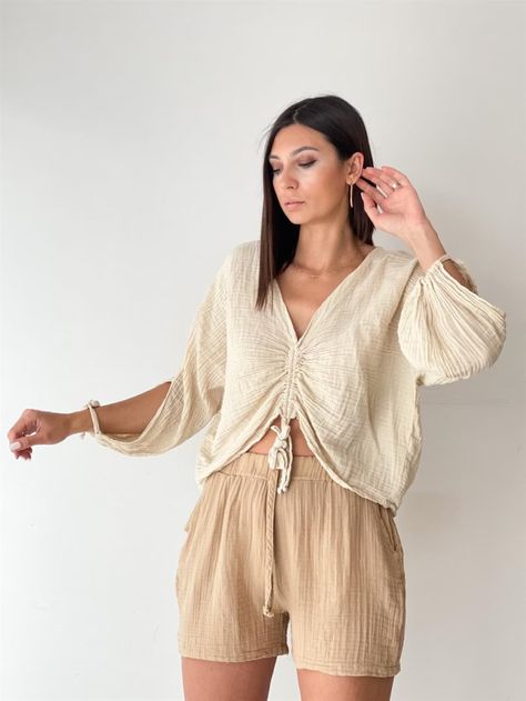 Boho Clothing Brands, Mannequin Model, India Clothes, Linen Tops, Bohemian Blouses, Outfit Mujer, Boho Chic Outfits, Boho Blouse, Clothing Photography