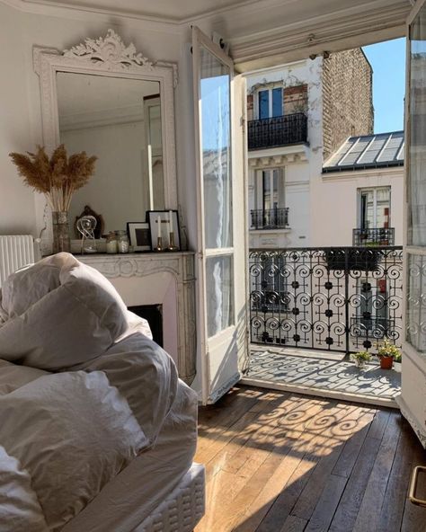 Girlie Apartment, Teenage Room Decor, Budget Apartment, House Apartment, Apartment Aesthetic, Room Apartment, Parisian Apartment, Future Apartment, Aesthetic Rooms