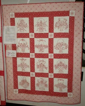 OLYMPUS DIGITAL CAMERA Redwork Embroidery Patterns, Colchas Quilting, Redwork Patterns, Quilting Digest, Snowman Quilt, Advanced Embroidery, Decoration Shabby, Red And White Quilts, Redwork Embroidery