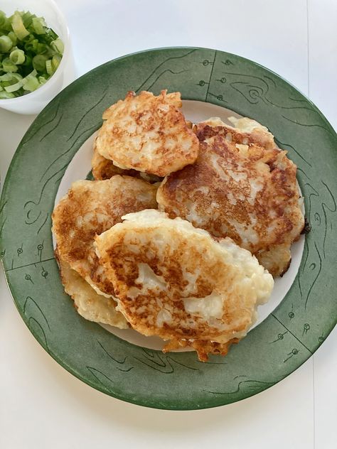 Boxty Recipe Irish, Boxty Recipe, Irish Boxty, Leftover Mashed Potato Pancakes, Mashed Potato Pancakes, Irish Cooking, Green Cupcakes, Irish Cuisine, Raw Potato