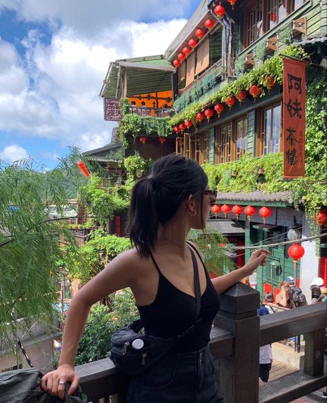 Jiufen, taiwan, travel, summer, short hair, style inspo, asia Travelling Aesthetic, Vietnam Vacation, Summer In Japan, Tokyo Photos, Japan Summer, Travel Pose, Japan Picture, Tokyo Japan Travel, Japan Vacation