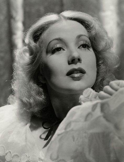 Ann Sothern, Vintage Movie Stars, Old Hollywood Movie, Bff Pictures, B Movie, Golden Age Of Hollywood, Vintage Hollywood, Old Movies, Classic Beauty