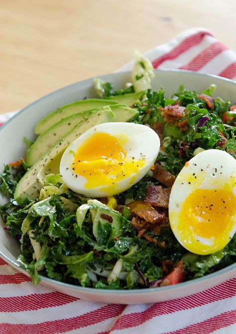 BLT Breakfast Salad With Soft Boiled Eggs & Avocado| soletshangout.com Boiled Eggs For Breakfast, Salad For Breakfast, Breakfast Salads, Menu Sarapan Sehat, Eggs For Breakfast, Resep Salad, Whole 30 Breakfast, Breakfast Salad, Hearty Salads