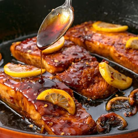 Honey-Garlic Glazed Salmon Side Dishes For Salmon, Best Salmon Recipe, Salmon Glaze Recipes, Honey Garlic Salmon, Garlic Salmon, Healthy Salmon Recipes, Easy Salmon Recipes, Easy Salmon, Salmon Dishes