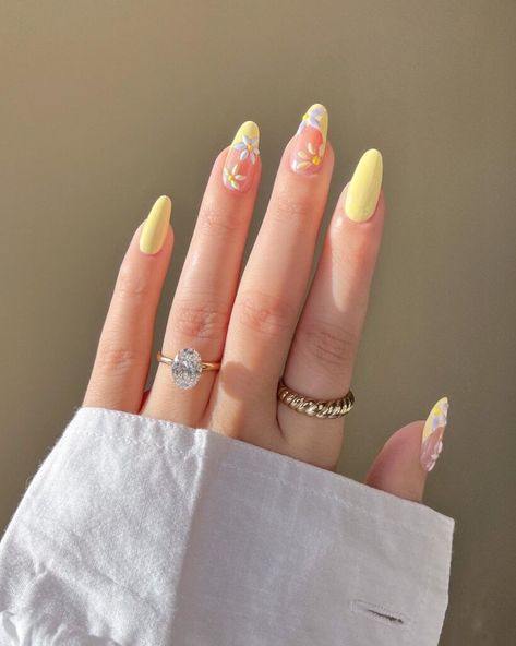 30 Cute Spring Wedding Nails: The Perfect Touch for Your Day Pastel Yellow Nails Design, Almond Acrylic Nails Designs, Engagement Nails, Yellow Nail Art, Yellow Nails Design, Cute Spring Nails, Daisy Nails, Almond Acrylic Nails, Simple Nail Art Designs