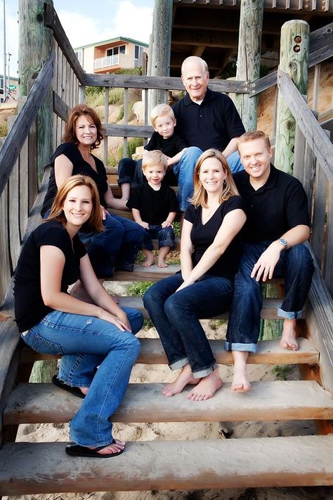 beach poses for family | Family of 7 portrait pose | posing10 7 Rockin Beach Posing Tips Beach Posing, Beach Recipes, Large Family Poses, Big Family Photos, Large Family Photos, Family Portrait Poses, Family Beach Pictures, Family Picture Poses, Photography Poses Family