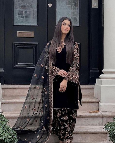 Black Velvet Suit Designs Pakistani, Pakistani Wedding Suits For Women, Black Desi Clothes, Black Pakistani Suit Party Wear, Black Desi Dress, Black Suit For Women, Black Pakistani Suit, Black Pakistani Dress, Suits For Women Indian