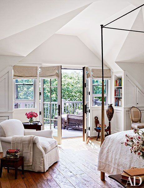 The master bedroom opens onto a terrace. Martha Vineyard, Martha's Vineyard, Studio Mcgee, White Houses, Beautiful Bedrooms, Dream Bedroom, Architectural Digest, Summer House, White Walls